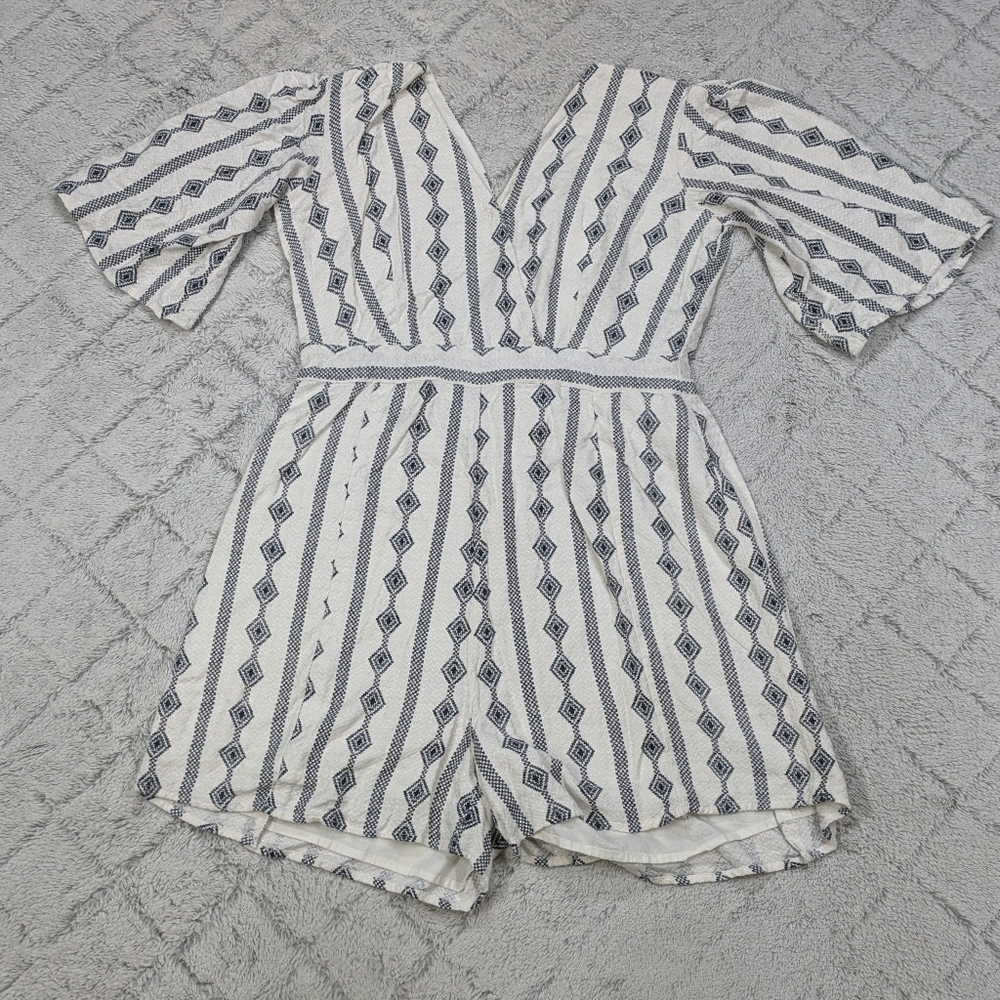 Vila Clothes Romper Women's M White Geometric V-Neck Playsuit Puff Sleeves